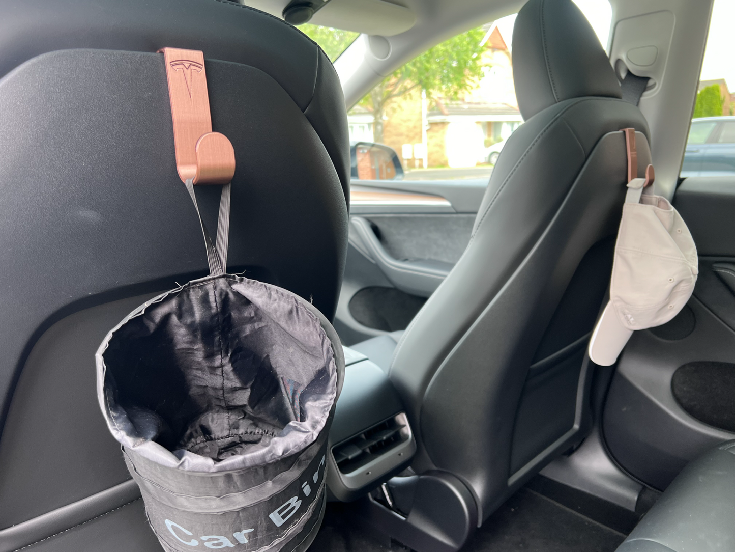 Ganchos Traseiros para Bancos – Tesla Model Y com Logótipo