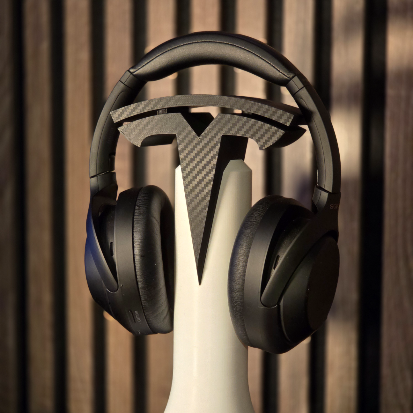 Headphone Stand Tesla