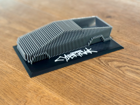 Escultura em camadas Tesla Cybertruck