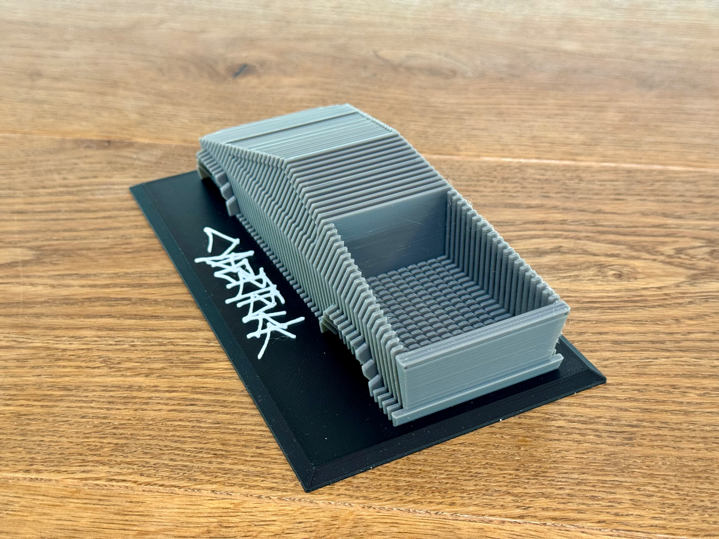 Escultura em camadas Tesla Cybertruck